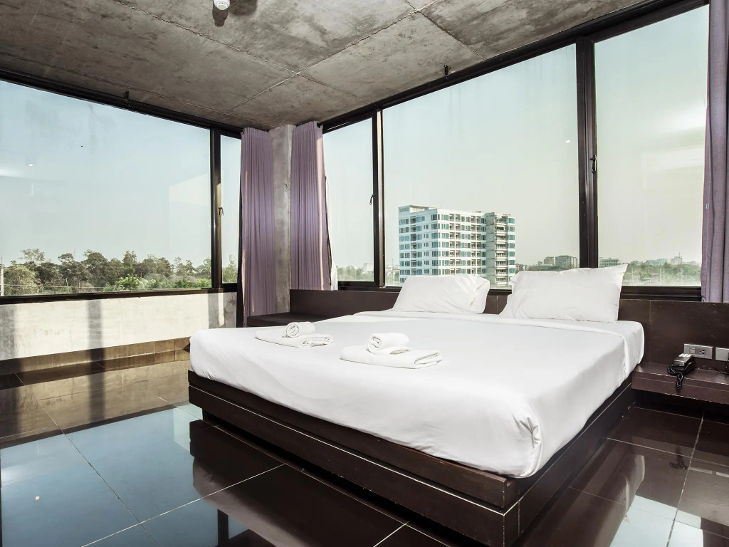 B2 Black Business & Budget Hotel