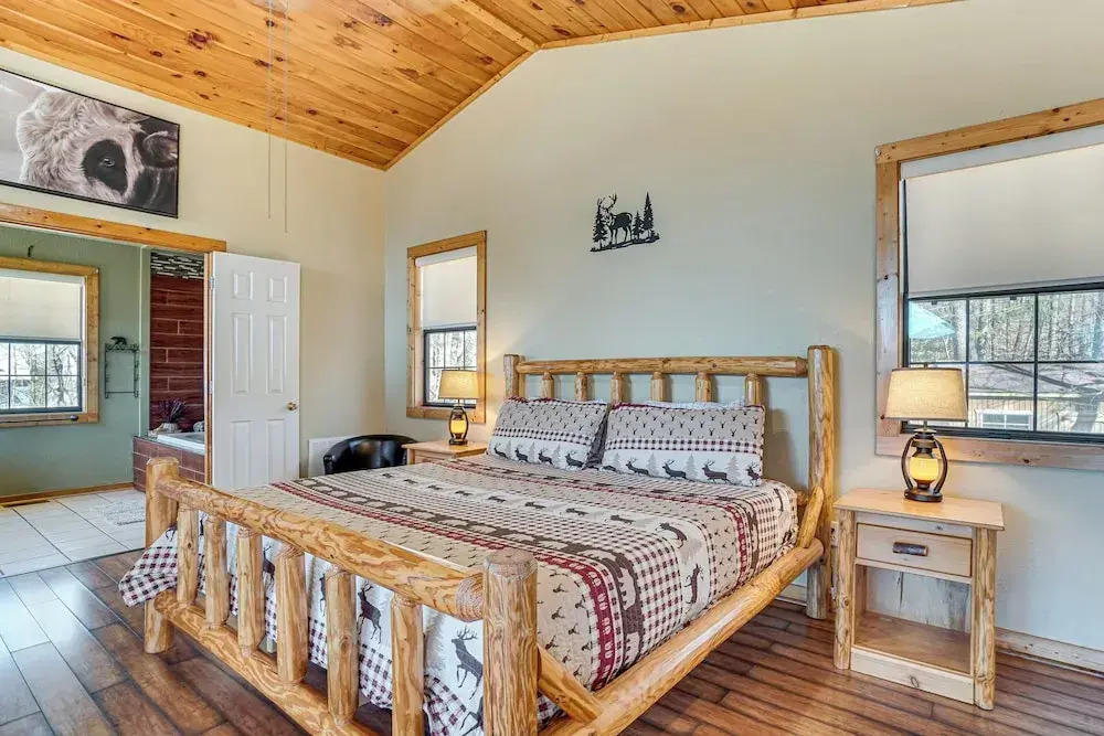 Pool, Hot Tub & Mountain Views: Cleveland Cabin