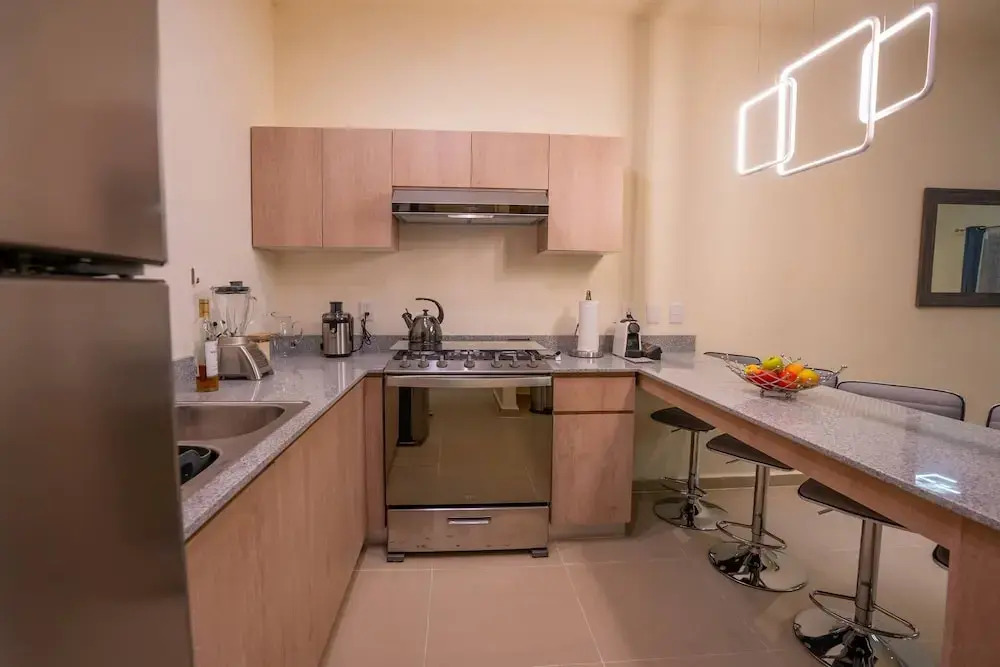 Luxury Apartment With Poll