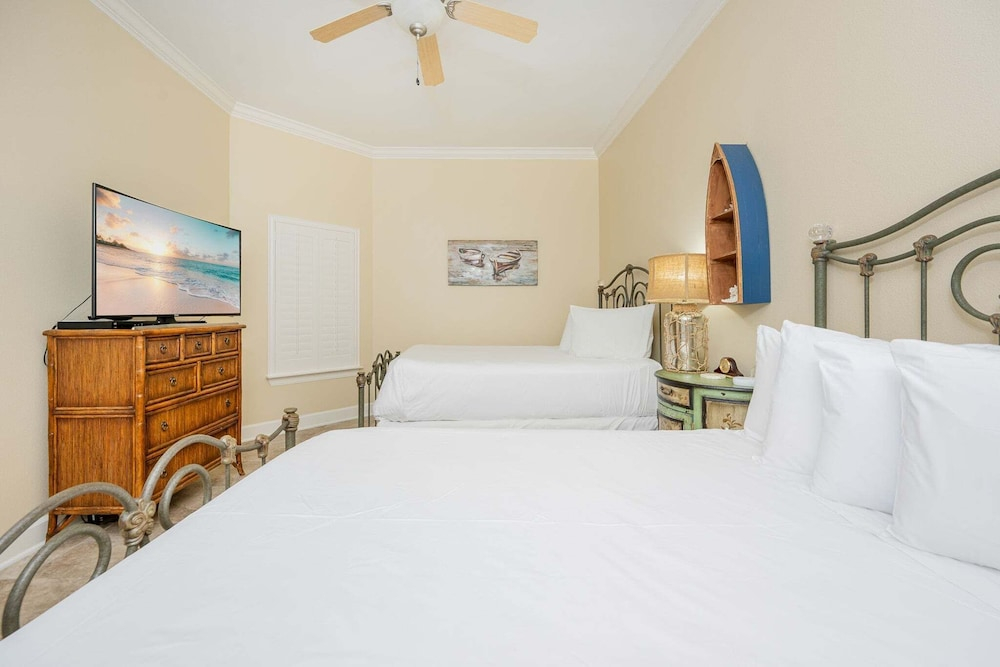 The Oasis 1010 Formerly Phoenix West Ii 1010 3 Bedroom Condo