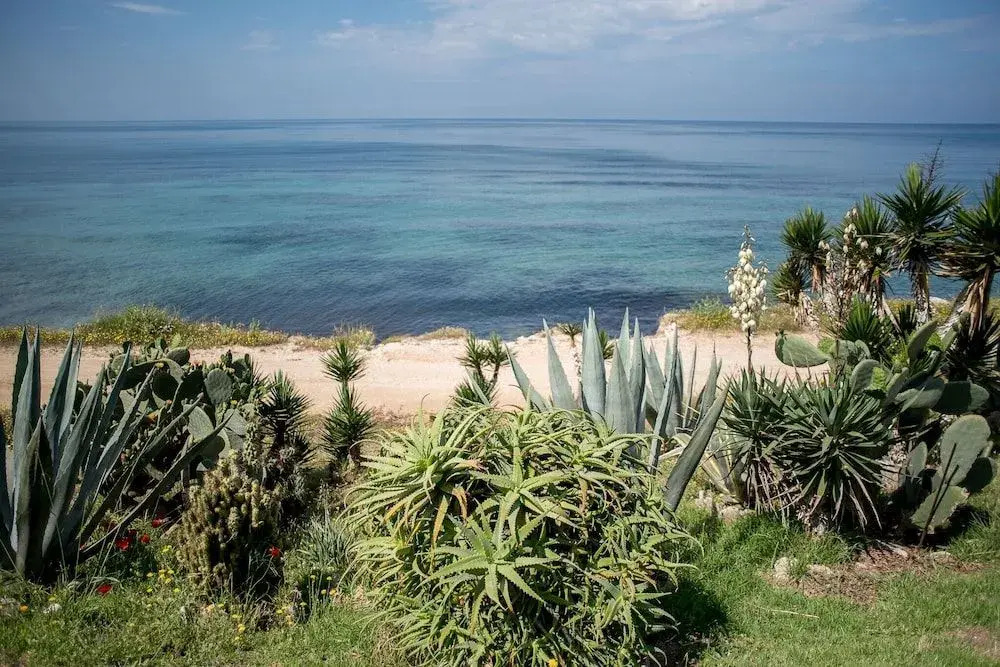 Oikia Eleanthi - Beachfront Garden Home