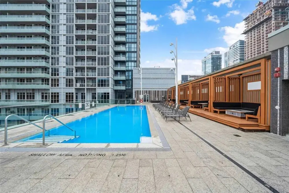 PlanURstay  - 300 Front Street West