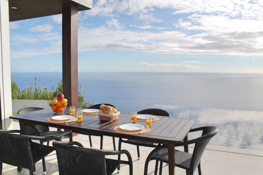Modern cliff-top villa, panoramic sea-views, A/C, heated pool | Cliffscape