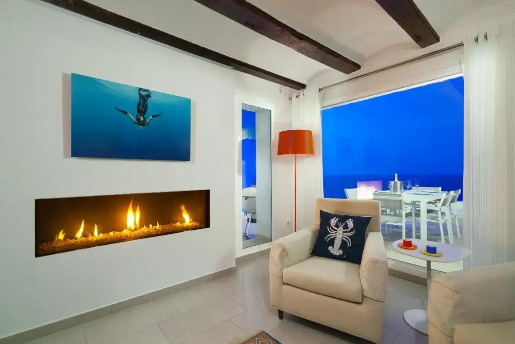 Villa Bombon by Aguilarent