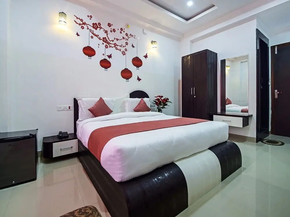 Hotel White Tulip by OYO Rooms