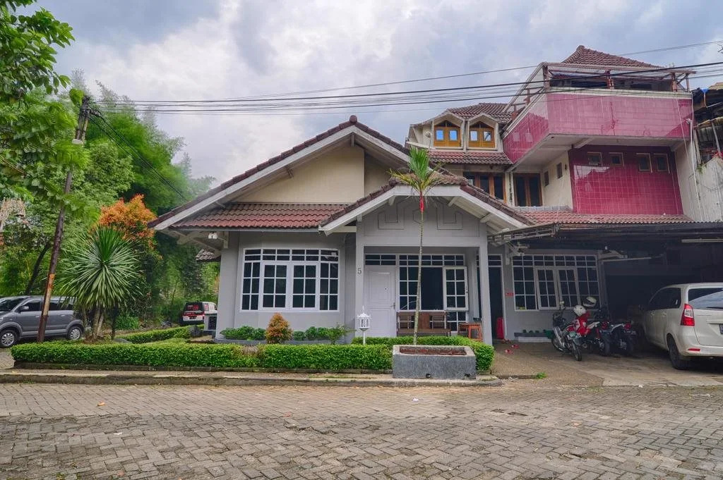 PELE Backpacker Guesthouse
