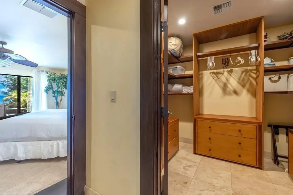 K B M Resorts- Hale-1470 Presidential 3bd, 3ba Beach-front Estate, A/c, Private Yard!