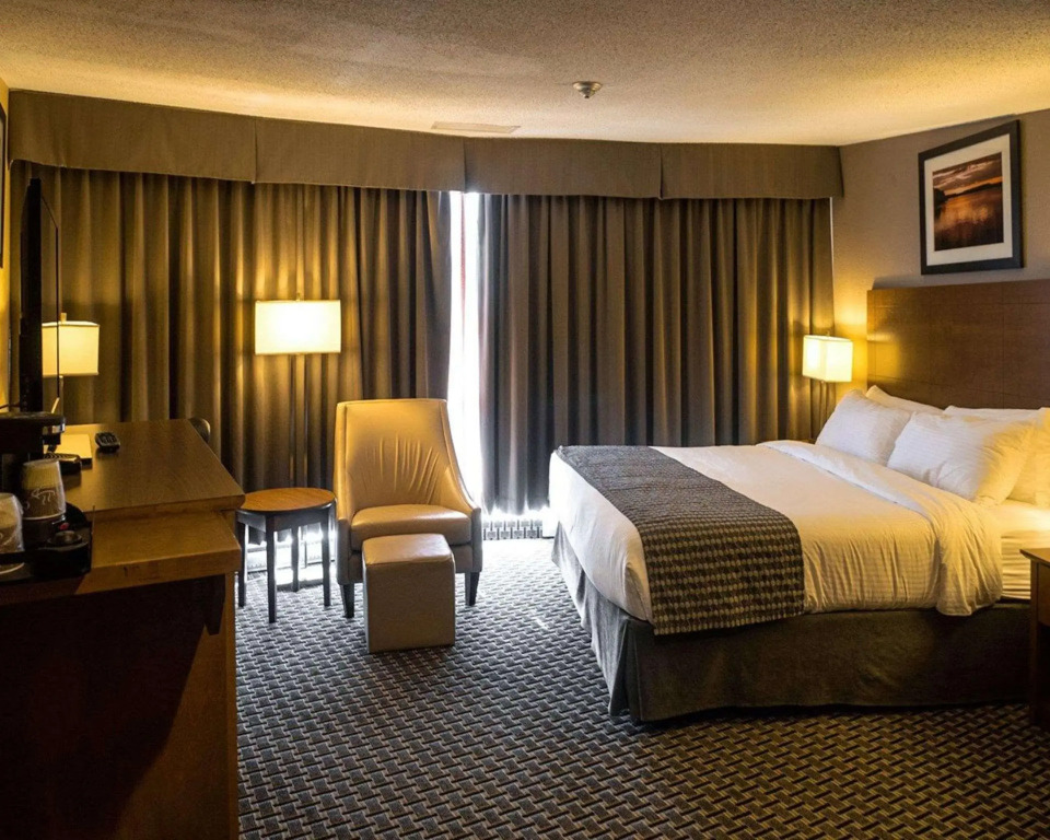 Clarion Lakeside Inn & Conference Centre