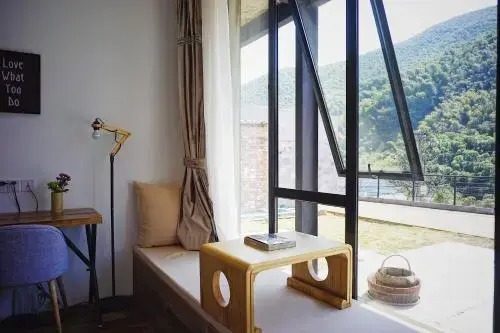 Black Jewels Inn