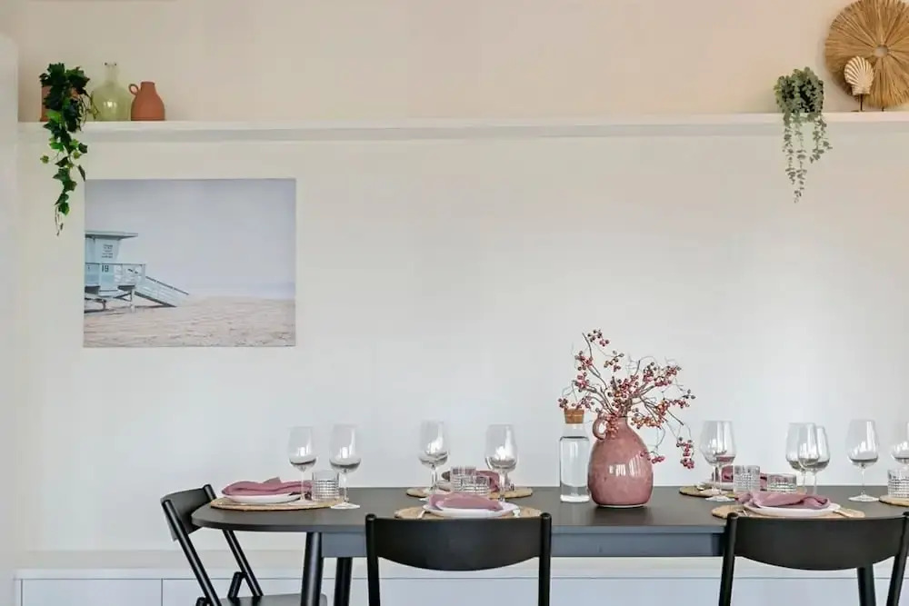Stylishly Refurbished Apartment With sea View