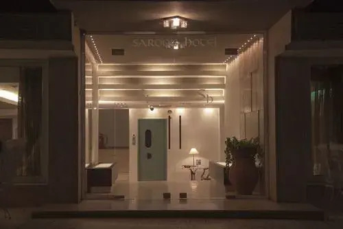 Saronis Hotel