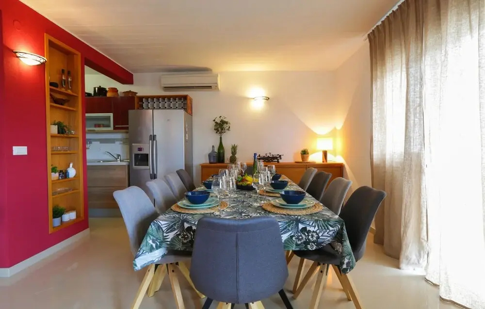 Amazing Home in Donje Sitno with Outdoor Swimming Pool, Hot Tub & 4 Bedrooms