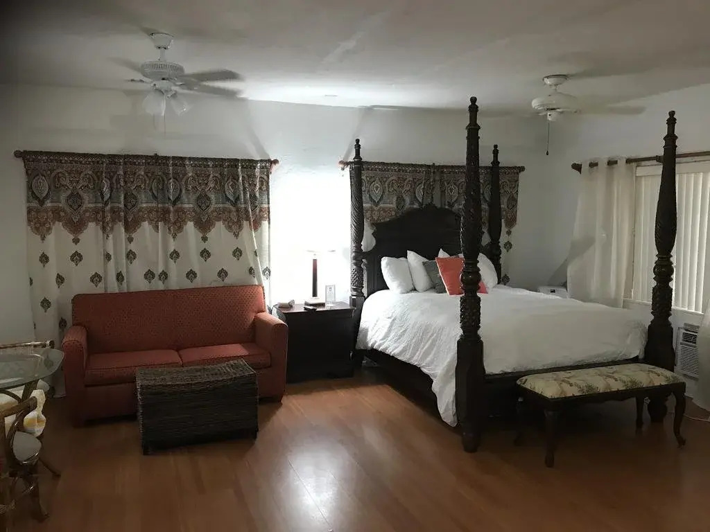 Courtyard Villa Hotel