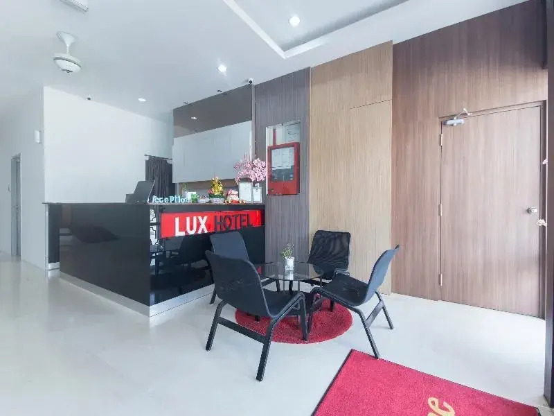 OYO 772 Lux Hotel