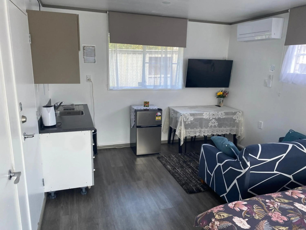 Homestay En-Suite Private Bathroom, Private Entrance, Heatpump, Netflix close to Hospital