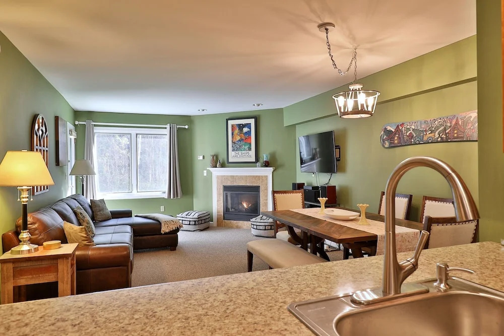 The Pico Escape: 3br/2ba Ski On/ski Off At Pico Mountain. Close To Killington. 3 Bedroom Condo