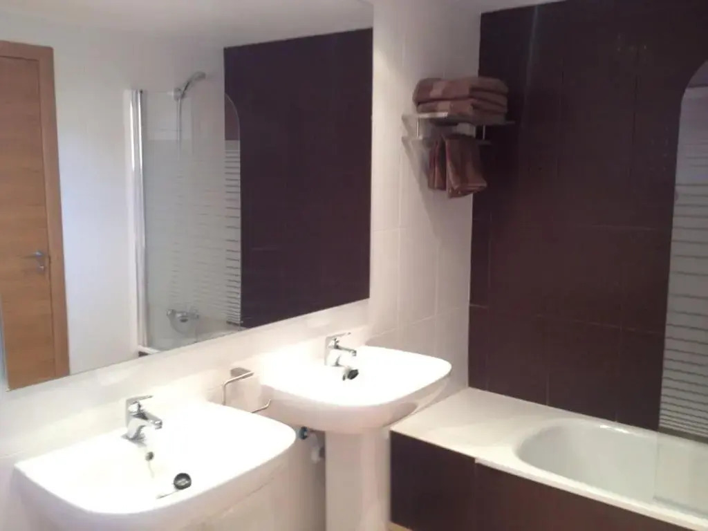 Luxury Spacious Apartment With Golf, Pool & Lake Views 5 Stars