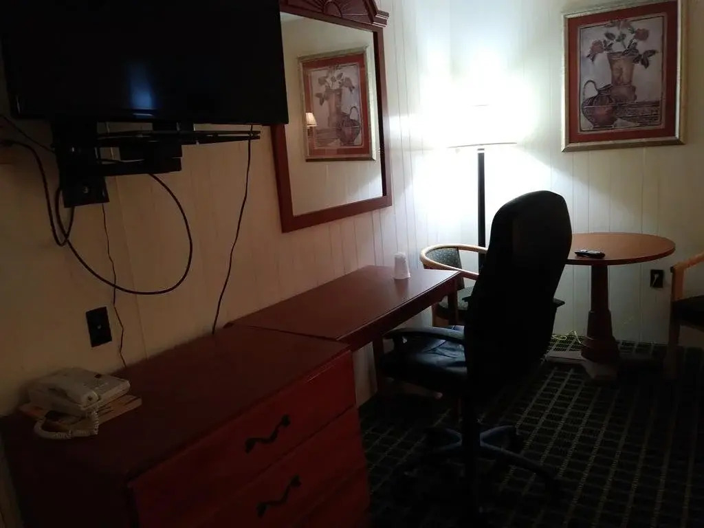 Acorn Motel