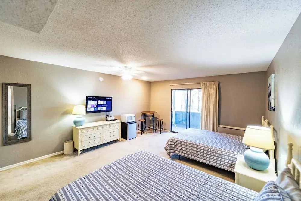 Serenity Now Quiet 4 BDR Next to Margaritaville!