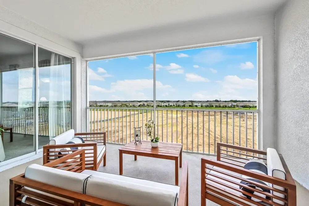 Luxury condo in resort-style area near Disney