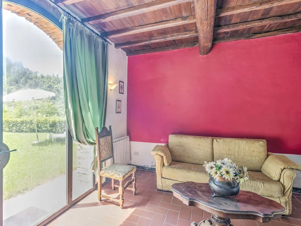 Attractive Farmhouse in Tuscany With Swimming Pool