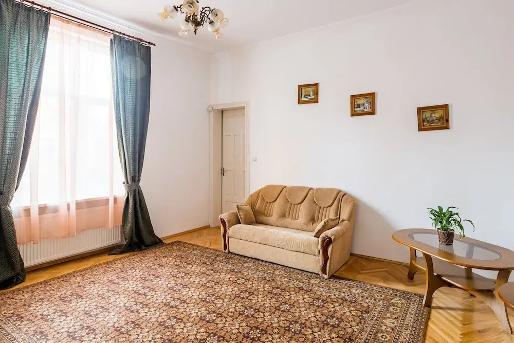 Three rooms on Hnatyuka 3