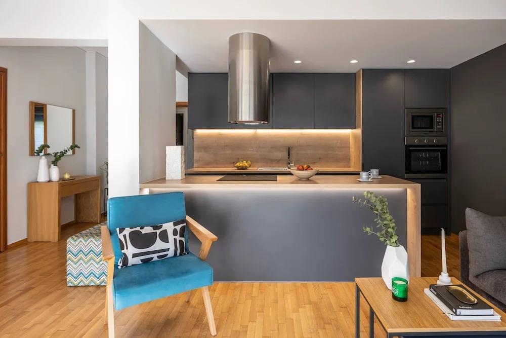 Spacious 3-bedroom Getaway With Balcony in Glyfada