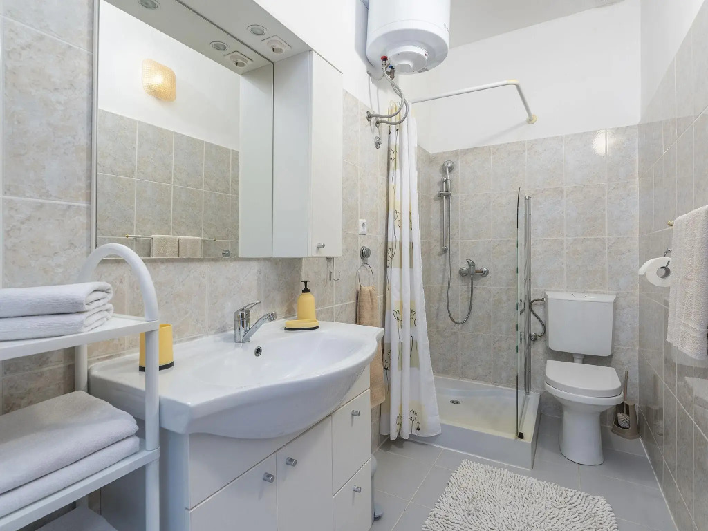 Apartment for two to four people, with shared pool and courtyard