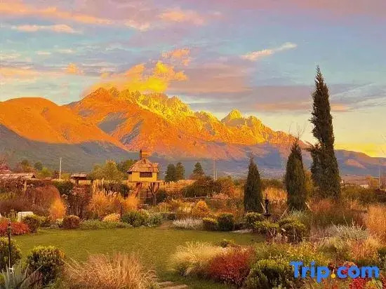 Scenic Day and Moon | the Old Town of Lijiang · Sunshine Jinshan · International Resort |