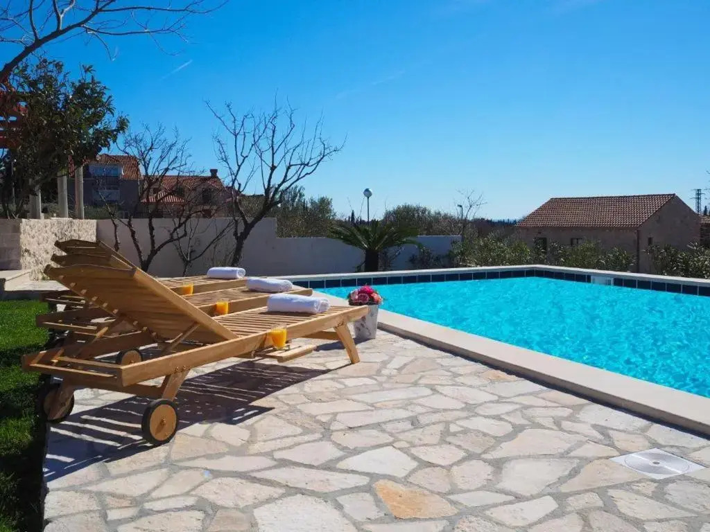 Villa Antonija - Four-Bedroom Villa with Terrace and Private Pool