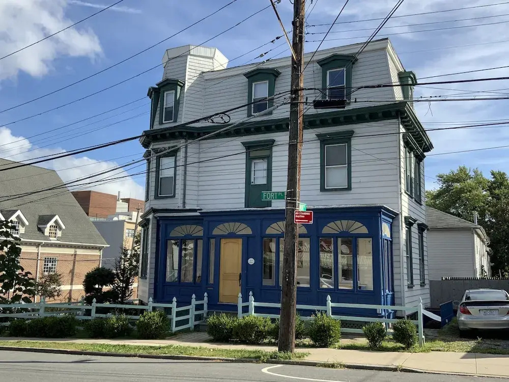 Fort Pl B&B and Gallery
