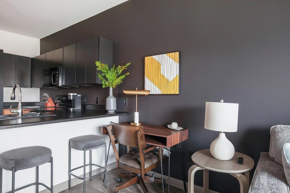 Landing Spectacular 1bd, Courtyard