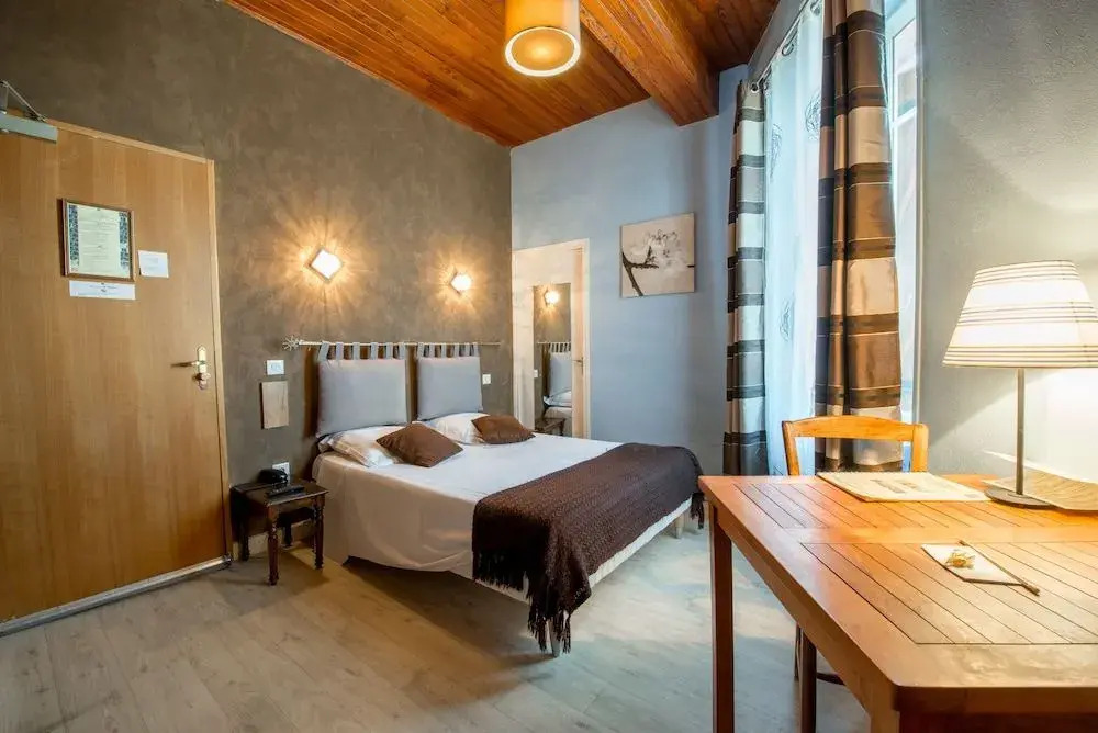 Logis Hôtels - Hôtel et Restaurant Les Voyageurs