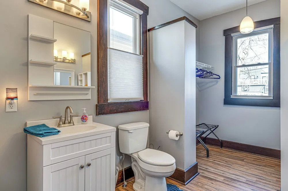 Retro-inspired Indy Home: Walk to Fountain Square!