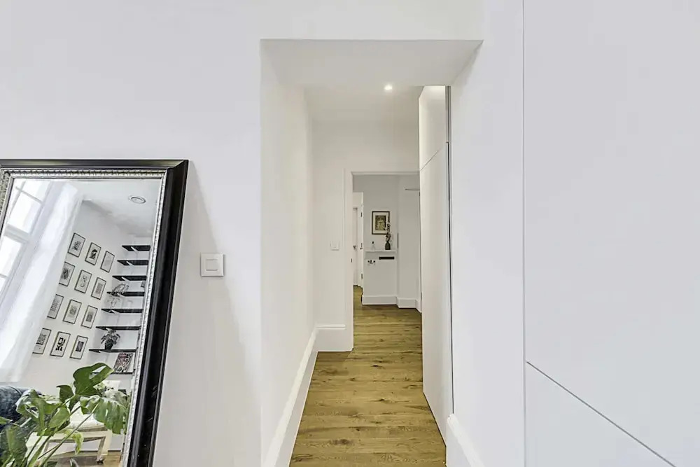 Vibrant 2-bed Flat: Acton's Best Stay!