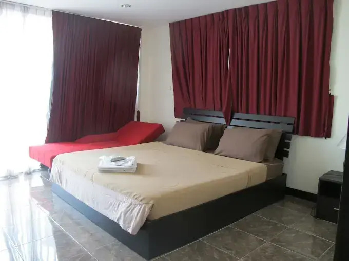 Rouge Service Apartments, Soi Buakhao