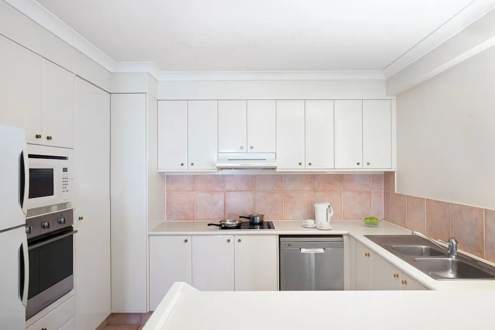 Soul Surfers Paradise 3 Bedroom Beach Apartment