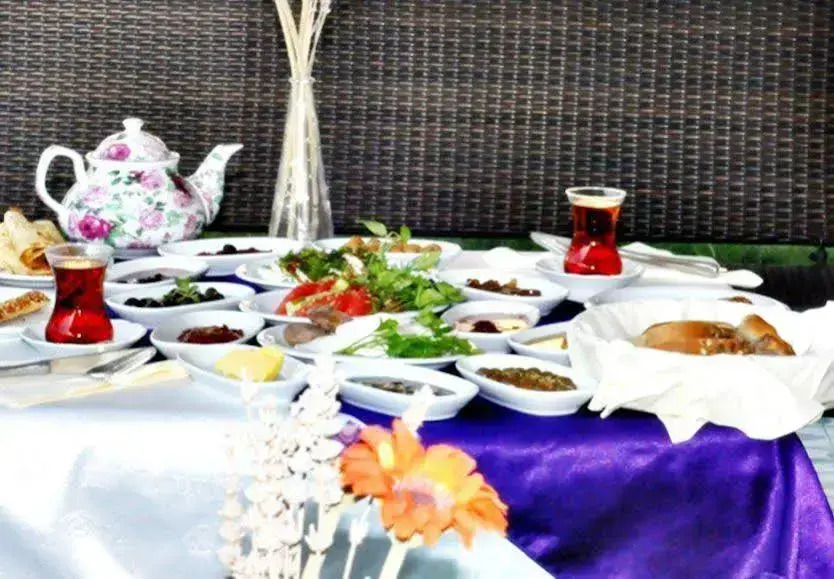 Mor Salkım Konağı