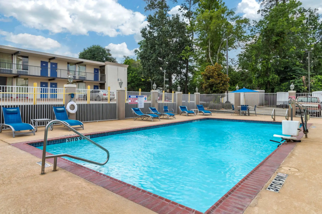 Comfort Inn & Suites Cleveland TX