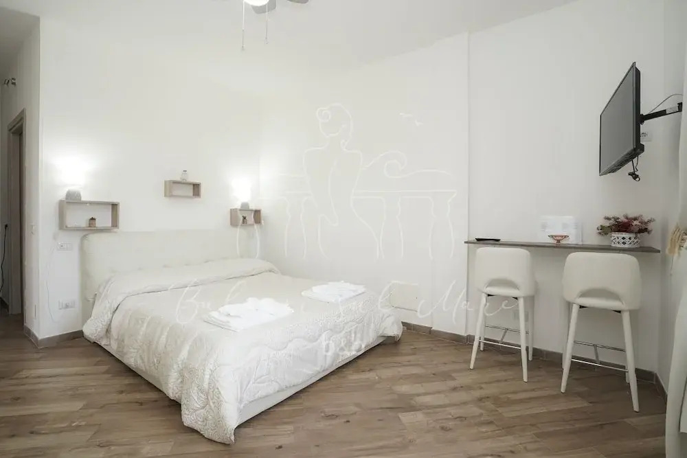 Room in B&B - B&B Balconi Sul Mare Deluxe Room With Hydromassage "madonna Dell'altomare"