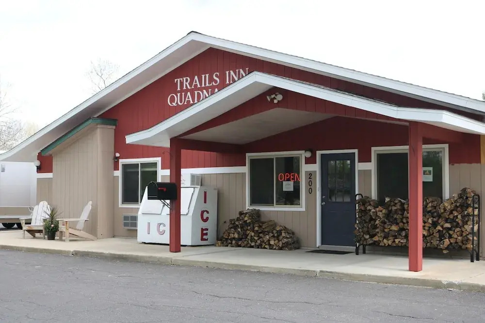 Trails Inn Quadna Mountain Motel