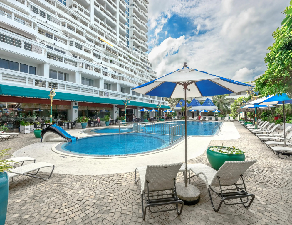 Andaman Beach Suites Hotel, Patong Phuket