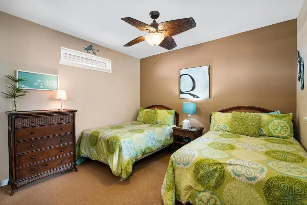 Waikoloa Beach S E33 2 Bedroom Condo by RedAwning