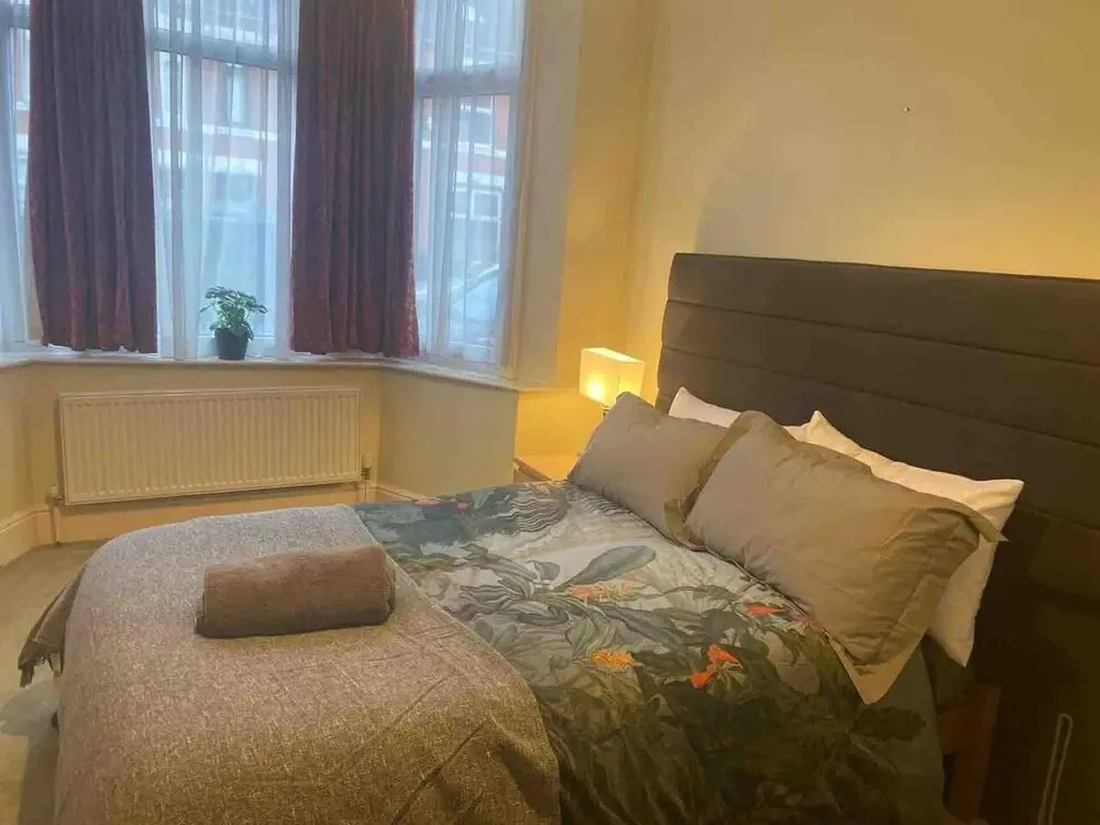 Immaculate 6-bed House in Coventry