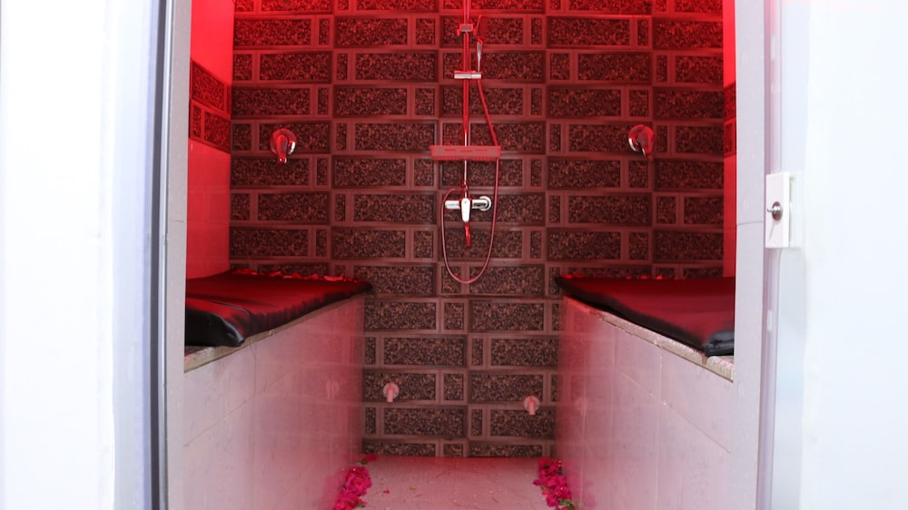 Mm Hotel