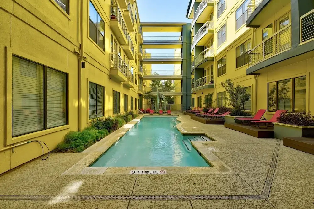 StayLo Luxury 1 Bedroom Apartment