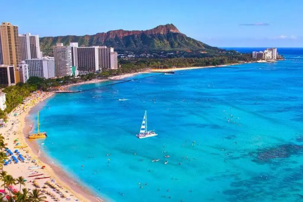 Lovely 2 Beds 2 bath free Parking at Waikiki Beach