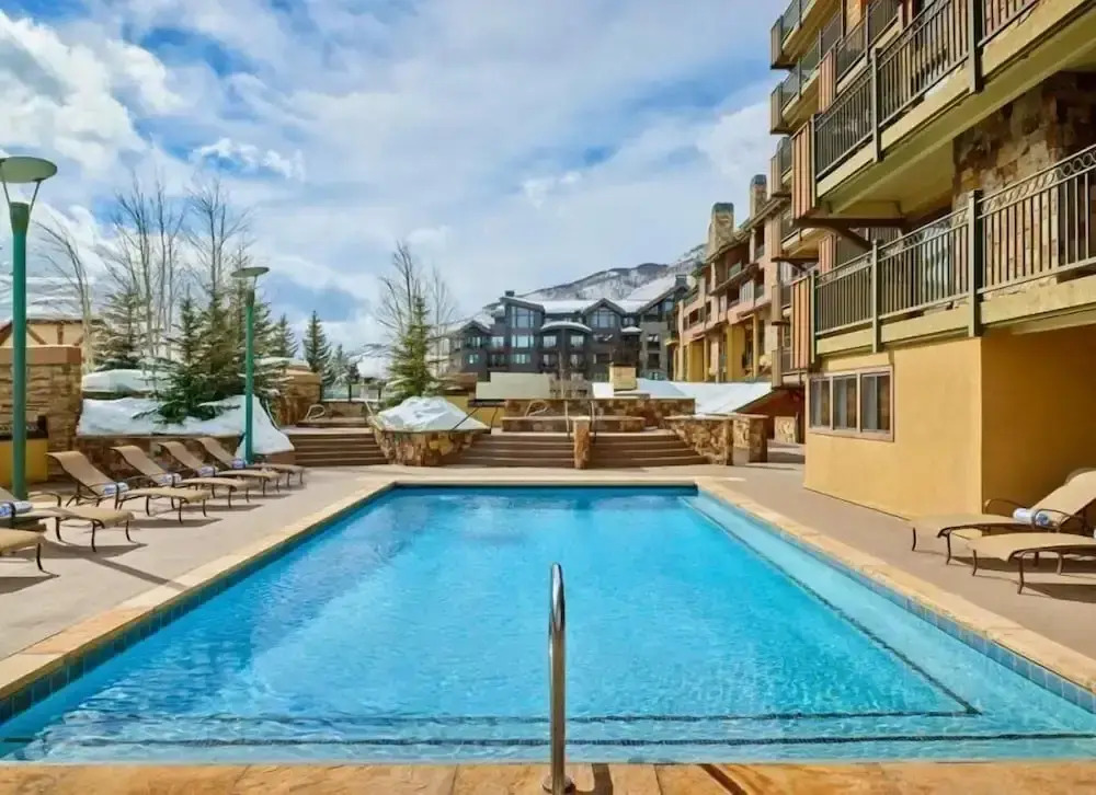 Luxury 3 Bedroom Lionshead Village Condo With Rooftop Pool, Hot Tubs