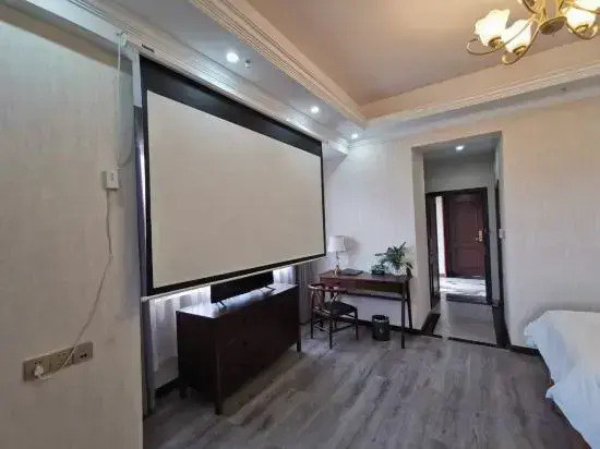 Chunshen Hotel(Tan Xinpei Metro Station, Jiangxia District Government, Wuhan)