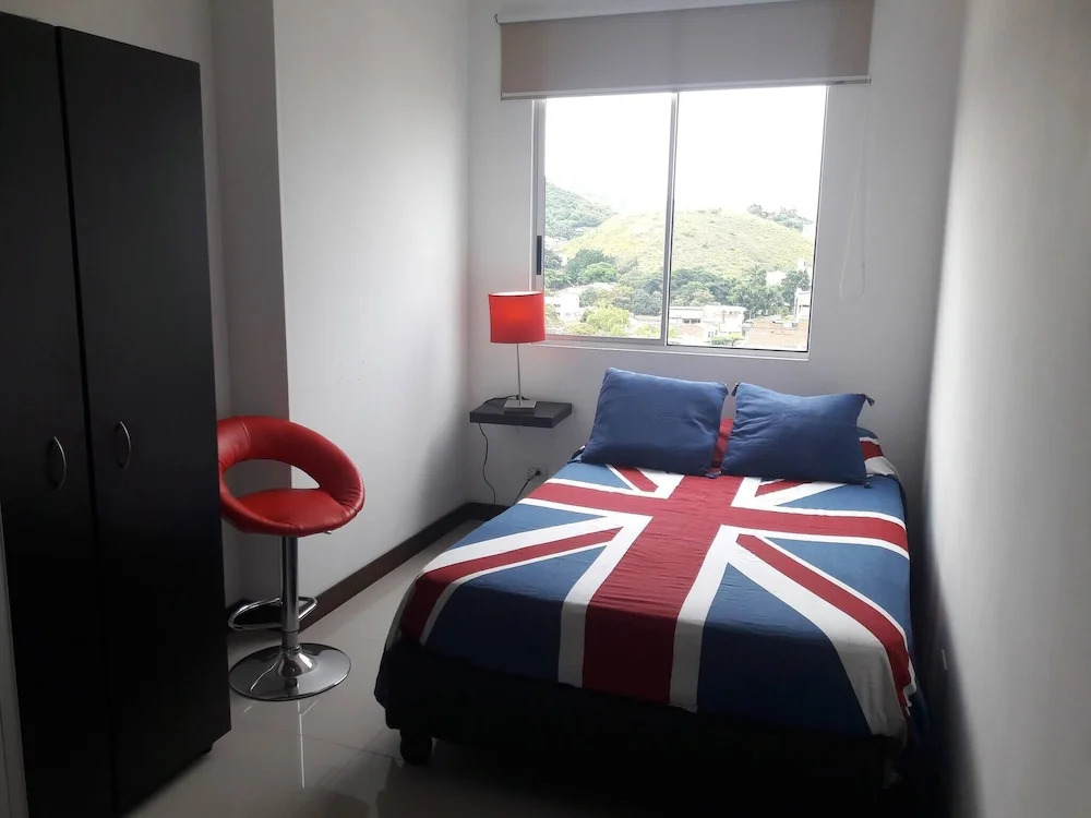Luxurious Apartment in Front of the Chipichape Shopping Center